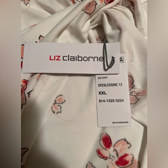 Liz Claiborne Key Hole Neck Elbow Sleeve Blouse w/ Light Floral Print - Picture 8 of 8